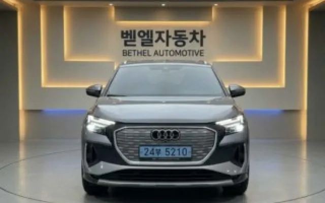 Q4 e-트론 40 프리미엄
